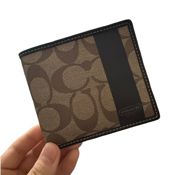 Coach Accessories - Coach Logo Wallet Unisex 10 Pockets